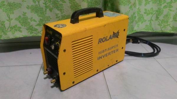 เครื่องเชื่อมอินเวอร์เตอร์ยี่ห้อ roland arc200 สภาพพร้อมใช้งานครับ เครื่องเชื่อมอินเวอร์เตอร์ยี่ห้อ roland arc200 สภาพพร้อมใช้งานครับ