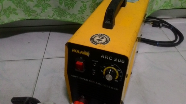 เครื่องเชื่อมอินเวอร์เตอร์ยี่ห้อ roland arc200 สภาพพร้อมใช้งานครับ เครื่องเชื่อมอินเวอร์เตอร์ยี่ห้อ roland arc200 สภาพพร้อมใช้งานครับ