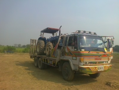 ขายแล้วครับรถไถ  FORD  รุ่น6610 AT 4X4 รถปี05   คานหน้าคาลาโล่ สนใจ0810076640