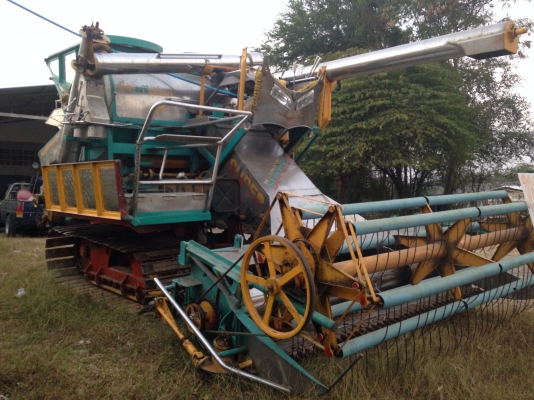 ขายรถเกี่ยว บางไทร รถสวยพร้อมใช้ เครื่อง hino JO8C. 215 แรง