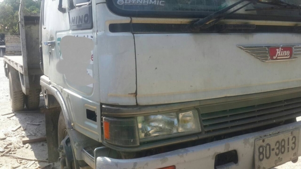 6ล้อพื้นเรียบ195แรง HINO FF3HHLA-10130 มีช่องติดตั้งเครน..รถห้างแท้เล่มพร้อม..