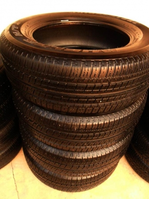 ยางขอบ17 บริดสโตน225-65R17ลงพื้นปี13(4เส้น3,800บ)