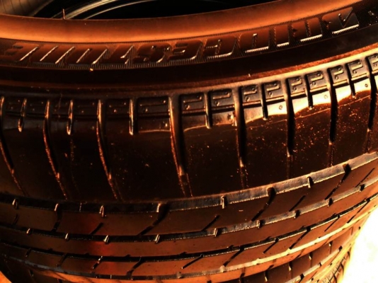 ยางขอบ17 บริดสโตน225-65R17ลงพื้นปี13(4เส้น3,800บ) ยางขอบ17 บริดสโตน225-65R17ลงพื้นปี13(4เส้น3,800บ)