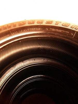 ยางขอบ17 บริดสโตน225-65R17ลงพื้นปี13(4เส้น3,800บ) ยางขอบ17 บริดสโตน225-65R17ลงพื้นปี13(4เส้น3,800บ)