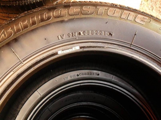 บริดสโตน195-65-R15ลงพื้นปี14(4เส้น3,500บ)ดอกหนามาก90\% บริดสโตน195-65-R15ลงพื้นปี14(4เส้น3,500บ)ดอกหนามาก90\%