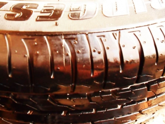 บริดสโตน195-65-R15ลงพื้นปี14(4เส้น3,500บ)ดอกหนามาก90\% บริดสโตน195-65-R15ลงพื้นปี14(4เส้น3,500บ)ดอกหนามาก90\%