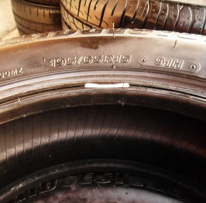 บริดสโตน195-65-R15ลงพื้นปี14(4เส้น3,500บ)ดอกหนามาก90\% บริดสโตน195-65-R15ลงพื้นปี14(4เส้น3,500บ)ดอกหนามาก90\%