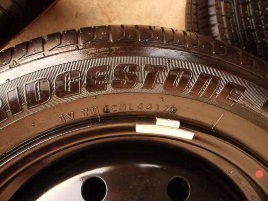 บริดสโตน175-65-R15ลงพื้นปี13(4เส้น3,200บ)(ชุดนี้เหมือนยางใหม่ ป้ายแดง) บริดสโตน175-65-R15ลงพื้นปี13(4เส้น3,200บ)(ชุดนี้เหมือนยางใหม่ ป้ายแดง)