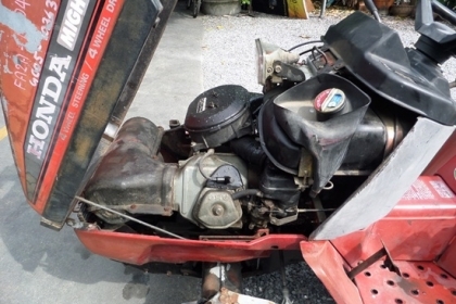 ขาย รถตีดินแบบนั่งขับ HONDA MIGHTY -11 ขับเคลื่อน 4 ล้อ เลี้ยวได้ครบ 4 ล้อ วงแคบ เก่าญี่ปุ่น สภาพภายนอกสีไม่ค่อยสวย  แต่เครื่องยนต์สมบูรณ์ดีพร้อมใช้งาน  ราคา 58,000