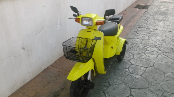 (((ปิดการขายชั่วคราว รอส่งนวมิน)) (มาแล้วคับสำหรับคนชอบรถสามล้อ ด่วนน่ะคับ ไม่ได้มีมาบ่อยบ่อย ถูกถูก) ขายคับขาย รถป๊อบสามล้อ HONDA JUST สภาพดีและพร้อมใช้งานได้เลย สตาร์ดมือ เครื่องดี สีสวยโอเค มีเบาะหลังไห้ มีตะกร้าหน้ามาด้วย สภาพตามรูปเลยคับ ระบบไฟใช้ได้