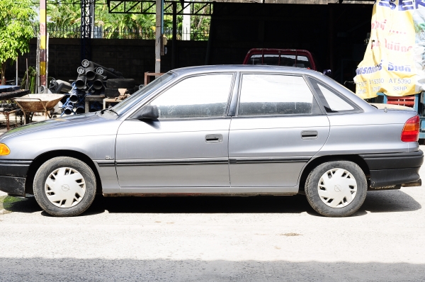 รถเก๋ง OPEL รุ่น ASTRA