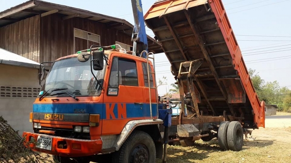 ขาย6ล้อเครน3.2ตัน อีซูซุFTR11MY ยาง900 กระบะดัมพ์ยาว5.80เมตร แชชซีสวยเครื่องดี พ.เพาเวอร์ เครน3ปอก แชชซีสวย สภาพพร้อมลุยงาน