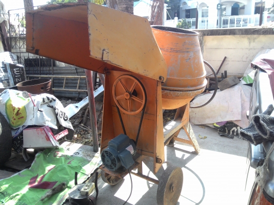 ขายโม่ปูนพร้อมมอเตอร์พร้อมใช้งานขนาดกลางเข็นถึงที่เทปูนได้เลยหรือขึ้นชั้นสองโม่ได้สะดวกโม่ตัวนี้เจ้าของบ้านเทปูนเองได้
