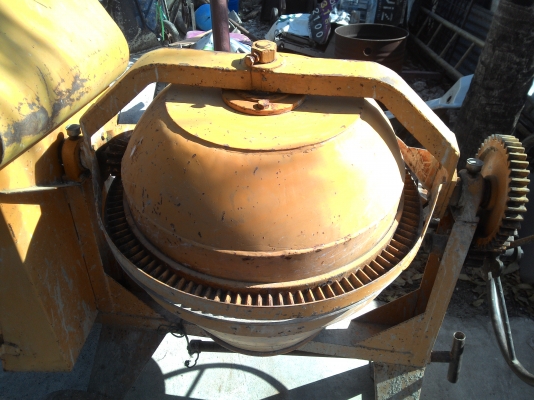 ขายโม่ปูนพร้อมมอเตอร์พร้อมใช้งานขนาดกลางเข็นถึงที่เทปูนได้เลยหรือขึ้นชั้นสองโม่ได้สะดวกโม่ตัวนี้เจ้าของบ้านเทปูนเองได้