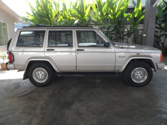 JEEP CHEROKEE