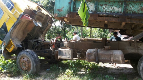 HINO 3H (ดั๊ม2เพลา)เครื่อง 195แรงแท้ ครัทซี 86 ซ.ม.กระบะกว้าง 242 ซ.ม ยาว 620 ซ.ม. เครื่องดี ขับดี ครัทซีสวย ขาย 760,000 บาท