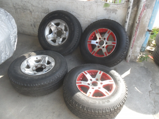 ล้อแม็ก 15นิ้ว 6รู พร้อมยาง สวยๆ 4 ล้อ ราคา 4500 บาท