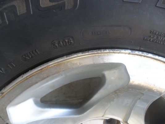 ล้อแม็ก 15นิ้ว 6รู พร้อมยาง สวยๆ 4 ล้อ ราคา 4500 บาท