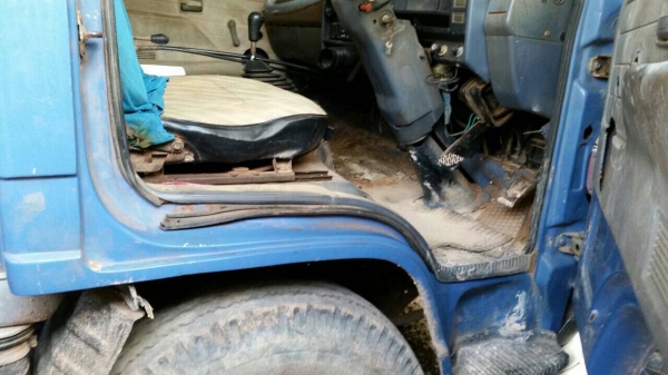 หกล้อ อีซูซุ NPR115แรงเกียร์สั้น ปี37รถห้าง สภาพดีบางเดิมทั้งคัน ดั้มสามมิตรสวยๆพร้อมใช้ ทะเบียนพร้อมโอน&hellip;ทุกจังหวัด บริการขับส่งถึงบ้าน&hellip;เด้อครับ