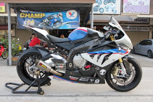 ((ผ่อน-สด)) ขาย BMW S1000R Tri-Color ปี2014 พร้อมของแต่งเต็มคัน