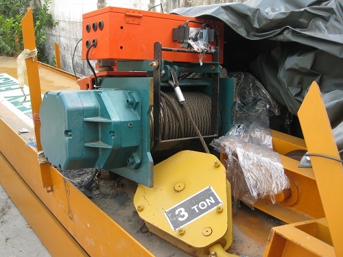 โครงสร้างพร้อมตัวเครนและรอกวิ่งตามรางขนาด3ตันขาย350,000