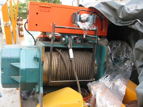 โครงสร้างพร้อมตัวเครนและรอกวิ่งตามรางขนาด3ตันขาย350,000