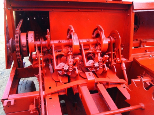 เครื่องอัดฟาง NEWHOLLAND รุ่น 370 เครื่องอัดฟาง NEWHOLLAND รุ่น 370