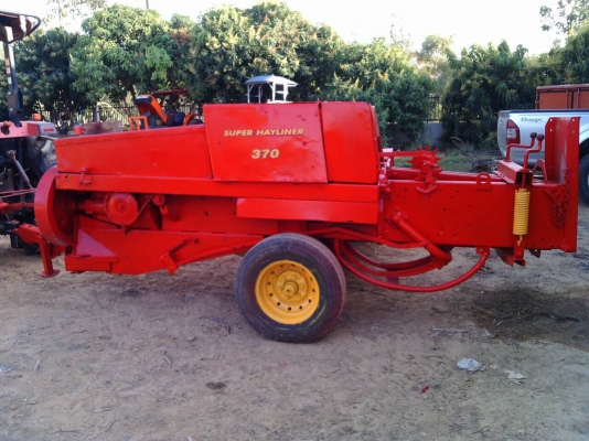 เครื่องอัดฟาง NEWHOLLAND รุ่น 370 เครื่องอัดฟาง NEWHOLLAND รุ่น 370