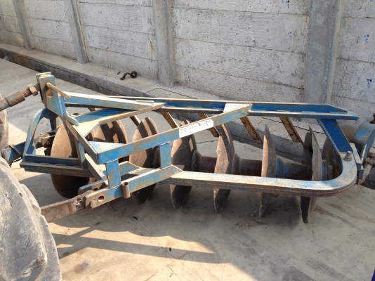 แทรคเตอร์ FORD 5000 พร้อมใบดันดินและผาน 7 แทรคเตอร์ FORD 5000 พร้อมใบดันดินและผาน 7