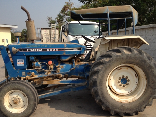 แทรคเตอร์ FORD 5000 พร้อมใบดันดินและผาน 7 แทรคเตอร์ FORD 5000 พร้อมใบดันดินและผาน 7