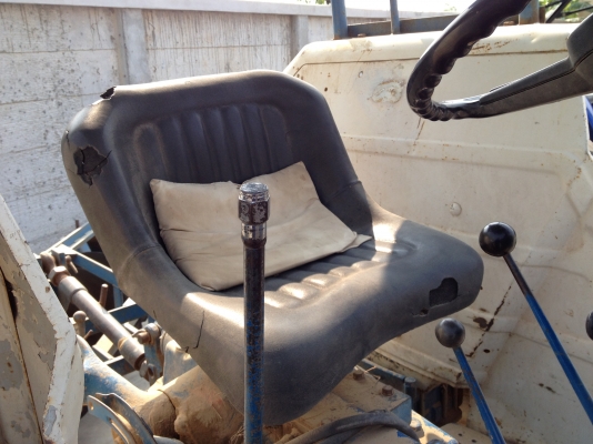 แทรคเตอร์ FORD 5000 พร้อมใบดันดินและผาน 7 แทรคเตอร์ FORD 5000 พร้อมใบดันดินและผาน 7