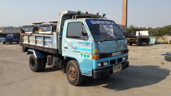 ISUZU NKR  88  แรงม้า 55EU5M พื้นดั้มพ์ทำใหม่ สามารถดูสภาพรถและทดลองขับได้ที่ศูนย์พักรถ truck2hand จังหวัดสระบุรี