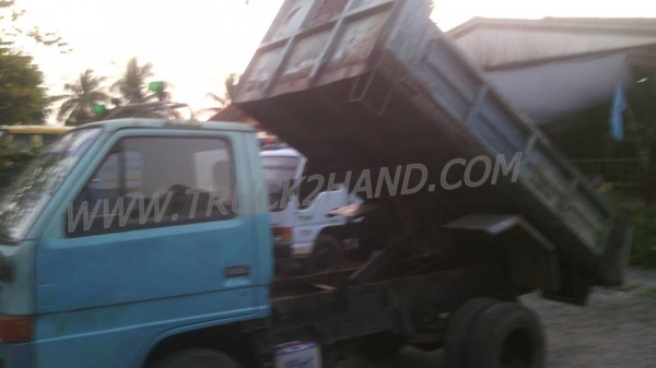 ISUZU NKR  88  แรงม้า 55EU5M พื้นดั้มพ์ทำใหม่ สามารถดูสภาพรถและทดลองขับได้ที่ศูนย์พักรถ truck2hand จังหวัดสระบุรี