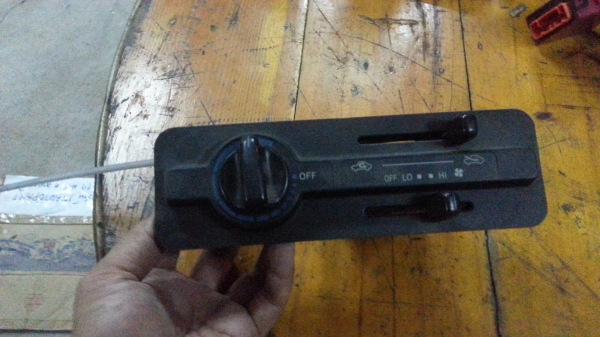 แผงปรับสวิทช์แอร์ พร้อมสายสลิง โซลูน่า มุมส้ม V-VERSION เกียร์ออโต้ ของแท้มืสองอ