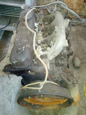 ขายเครื่องยนต์อีซูซุ เอล 4สูบ ดีเซล (เครื่องรถหกล้อไม่มีเกียร์)