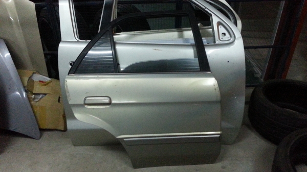 ประตูหลังขวา พร้อมอุปกรณ์ตามรูป โซลูน่า มุมส้ม V-VERSION ของแท้ถอด