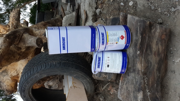 ขายสีมี 4 ชุด 1 ชุดมีสี 2 ถังกับทินเนอร์ 1 ปี๊บ