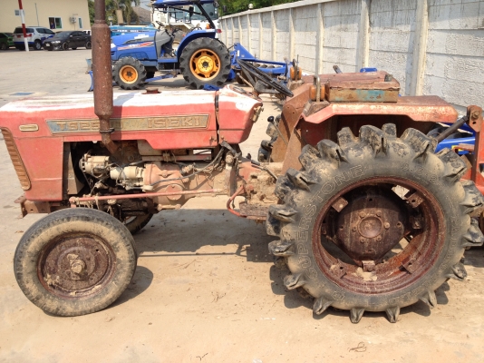 แทรคเตอร์ อิเซกิ TS2500 พร้อมผาน 5 แทรคเตอร์ อิเซกิ TS2500 พร้อมผาน 5