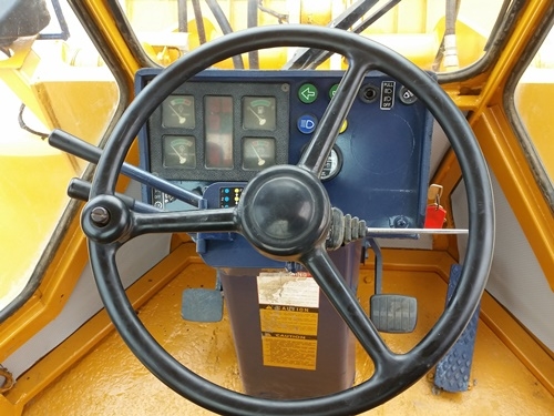 ขายราคาพิเศษ !! รถตัก WA180-1 ยี่ห้อ KOMATSU บุ้งกี๋ 1.8Q นำเข้าจาก USA ไม่เคยใช้งานในไทย 850,0000 บาท เท่านั้น