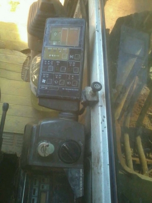 ขายรถ Pc200-5 ซีเรียล6xxxx ไฟฟ้าครบ โทร093-1377833