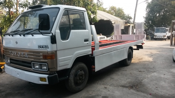 ขายรถสไลด์โตโยต้ารถนอก ทำสีแล้วไม่มีทะเบียนเป็นใบอินวอยนำเข้าครับ เครื่อง13B รถพร้อมใช้งานครับ ขาย 350000 บาท ต่อรองได้ครับ