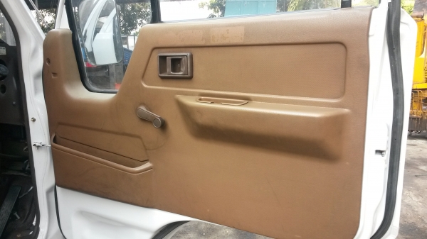 ขายรถสไลด์โตโยต้ารถนอก ทำสีแล้วไม่มีทะเบียนเป็นใบอินวอยนำเข้าครับ เครื่อง13B รถพร้อมใช้งานครับ ขาย 350000 บาท ต่อรองได้ครับ