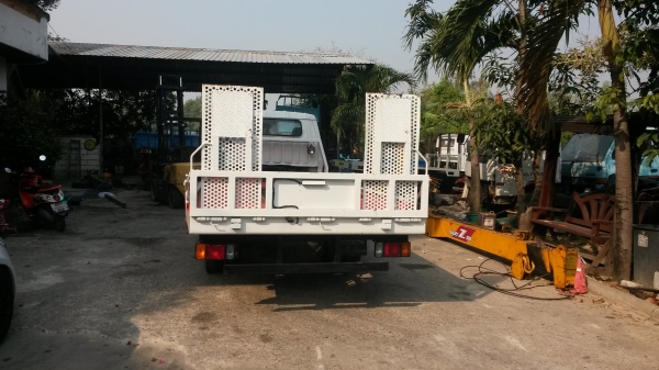 ขายรถสไลด์โตโยต้ารถนอก ทำสีแล้วไม่มีทะเบียนเป็นใบอินวอยนำเข้าครับ เครื่อง13B รถพร้อมใช้งานครับ ขาย 350000 บาท ต่อรองได้ครับ