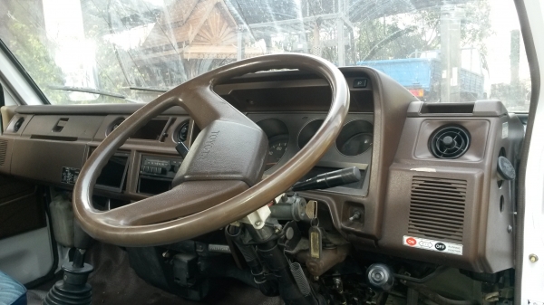 ขายรถสไลด์โตโยต้ารถนอก ทำสีแล้วไม่มีทะเบียนเป็นใบอินวอยนำเข้าครับ เครื่อง13B รถพร้อมใช้งานครับ ขาย 350000 บาท ต่อรองได้ครับ