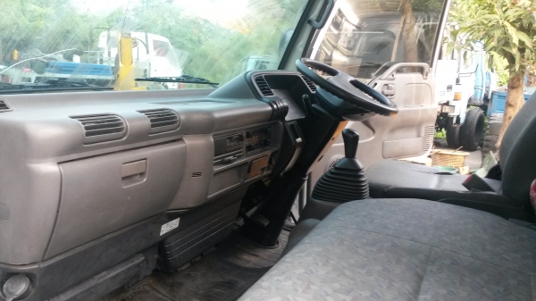 ขายรถอีซูซุจดประกอบ6ล้อ สวยมากครับ เหมือนรถใหม่แอร์เย็นเจี๊ยบ เครื่อง4600cc. ติดแก๊สLPG ถังใหญ่มาจากนอกท้ายติดลิ๊ฟท์ ประตูข้างเปิด2ชั้น เป้น6ล้อมาจากนอกป้ายเล็กไม่ติดเวลา ขาย 380000 บาท ท้ามาให้ลองขับรถใช้เองครับ