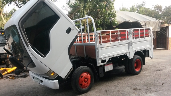 ขายรถอีซูซุจดประกอบ6ล้อ สวยมากครับ เหมือนรถใหม่แอร์เย็นเจี๊ยบ เครื่อง4600cc. ติดแก๊สLPG ถังใหญ่มาจากนอกท้ายติดลิ๊ฟท์ ประตูข้างเปิด2ชั้น เป้น6ล้อมาจากนอกป้ายเล็กไม่ติดเวลา ขาย 380000 บาท ท้ามาให้ลองขับรถใช้เองครับ