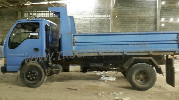 รถบรรทุก 6 ล้อดัมพ์ ISUZU NPR 130 แรงม้า  ปีจดทะเบียน 2548