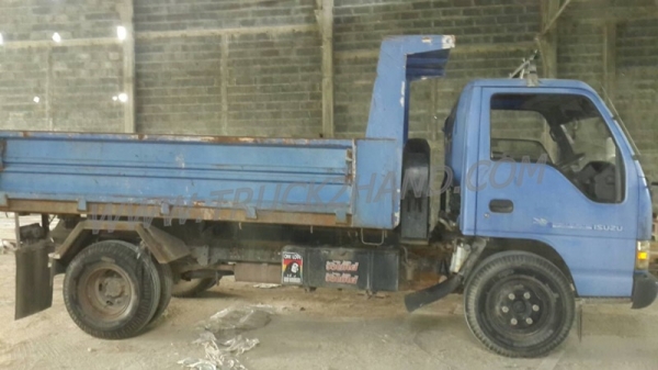 รถบรรทุก 6 ล้อดัมพ์ ISUZU NPR 130 แรงม้า  ปีจดทะเบียน 2548