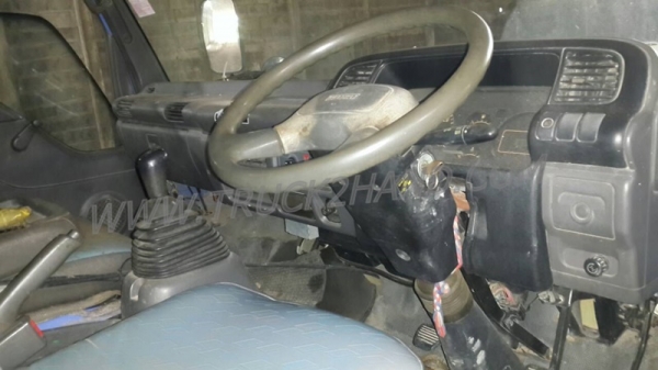 รถบรรทุก 6 ล้อดัมพ์ ISUZU NPR 130 แรงม้า  ปีจดทะเบียน 2548