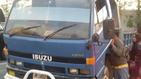 หกล้อ อีซูซุ NPR115ดั้ม รถห้างปี37น้องๆสั่งลุย ดั้มสามมิตร5คิว สภาพดีสวยๆพร้อมใช้งาน ทะเบียนครบ